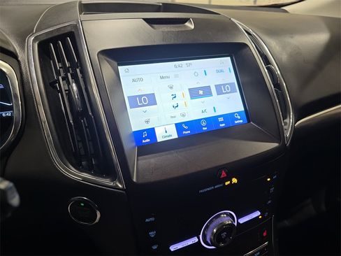 Used 2020 Ford Edge Titanium image 21