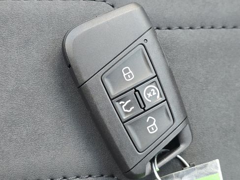 New 2026 Volkswagen Taos SE FWD image 27