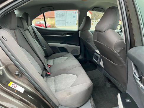 Used 2019 Toyota Camry XLE image 24