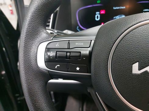 Used 2025 Kia Sportage LX image 16