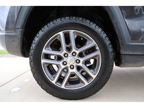 Used 2018 Jeep Compass Latitude w/ Popular Equipment Group image 17