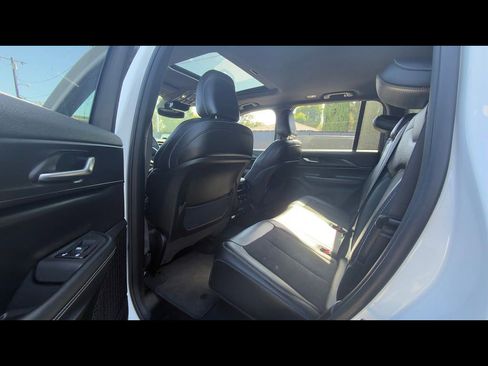 Used 2023 Jeep Grand Cherokee Altitude AWD/4WD image 8