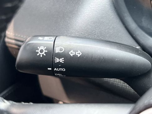 Used 2021 Toyota Venza LE image 27