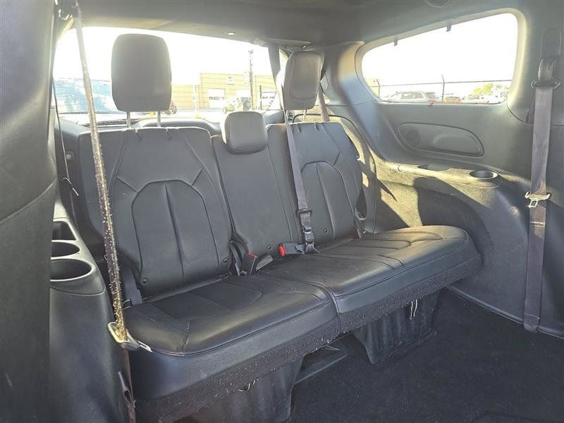Used 2020 Chrysler Pacifica Touring-L FWD image 9