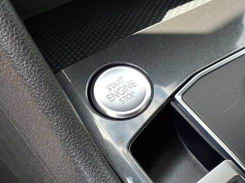 Used 2018 Volkswagen Tiguan SE AWD/4WD image 21