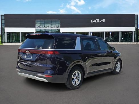 Used 2023 Kia Carnival LX FWD image 4