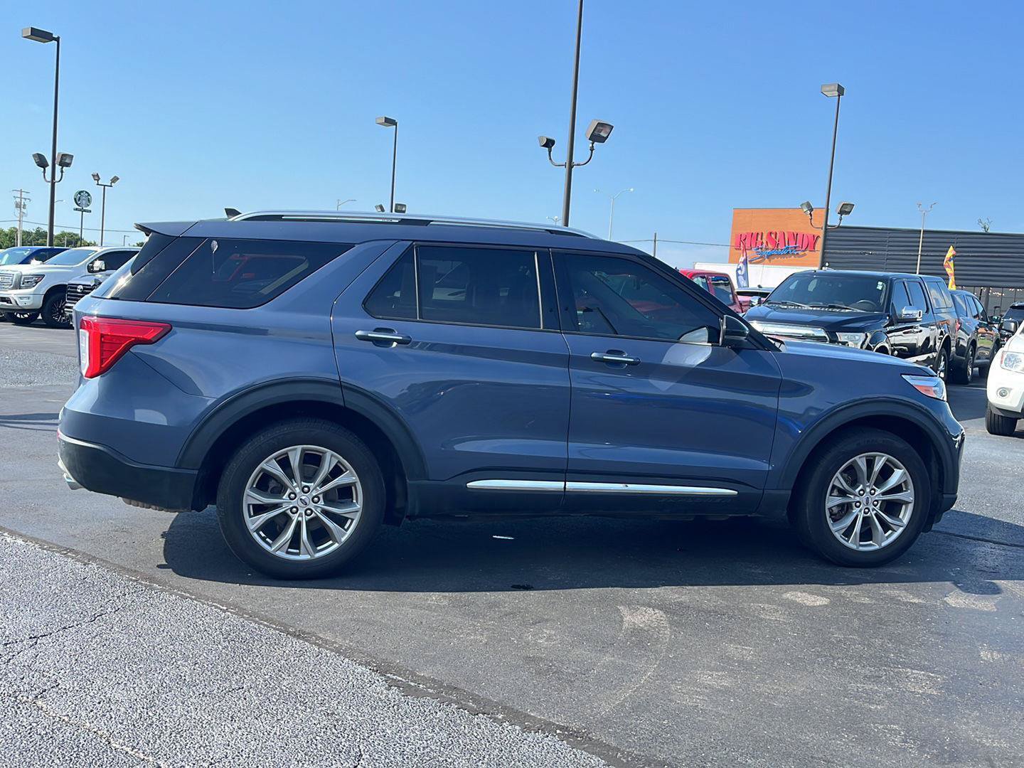 Used 2021 Ford Explorer Limited w/ Equipment Group 301A AWD/4WD image 7