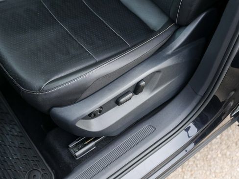 Used 2021 Volkswagen Tiguan SE w/ Panoramic Sunroof Package image 8