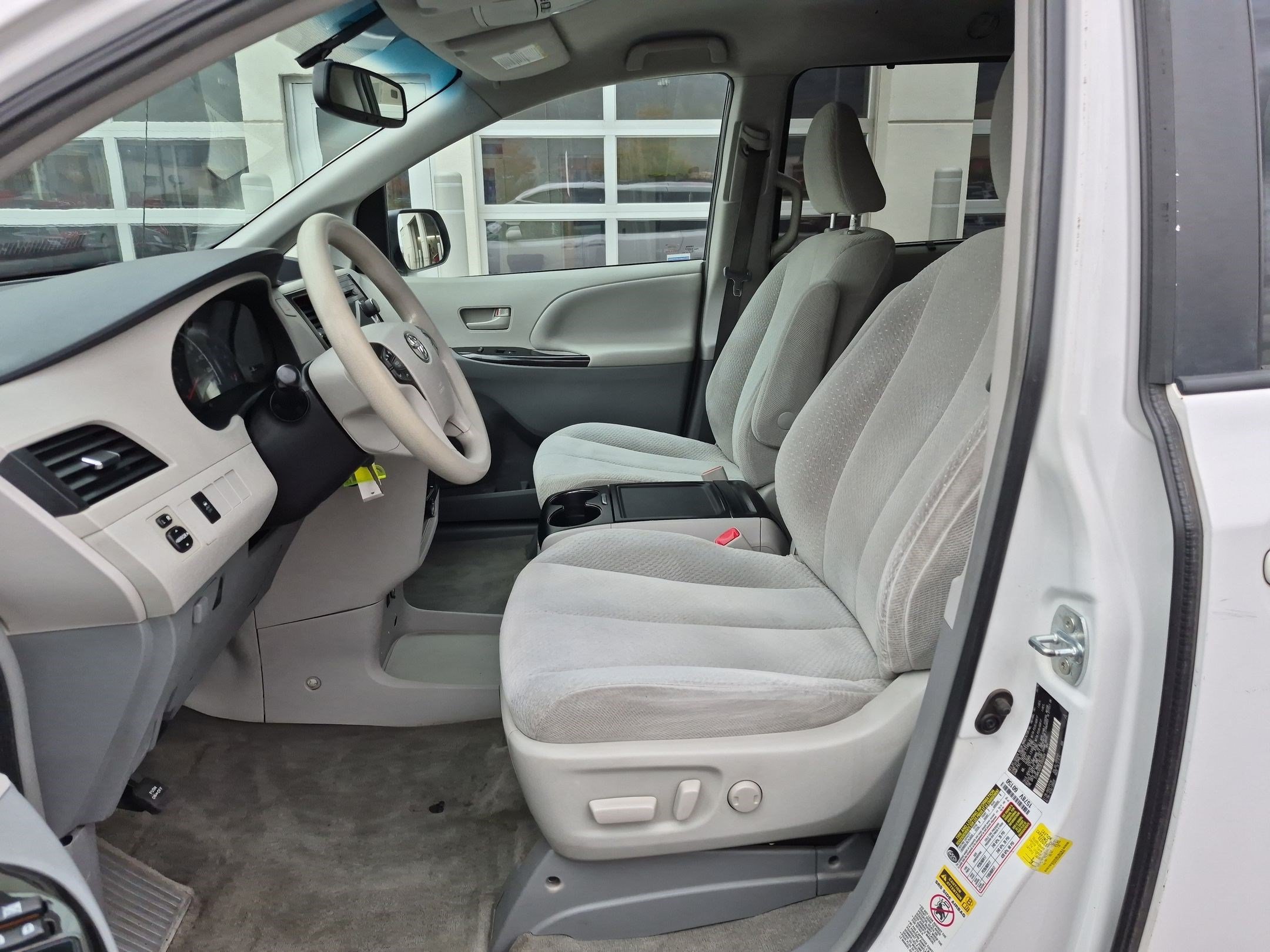 Used 2014 Toyota Sienna LE FWD image 17
