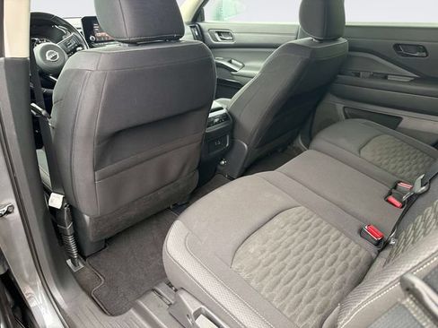 Used 2024 Nissan Pathfinder SV FWD image 16