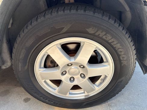 Used 2010 Jeep Grand Cherokee Laredo AWD/4WD image 21