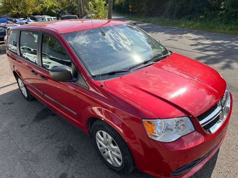 Used 2016 Dodge Grand Caravan American Value Package FWD image 2
