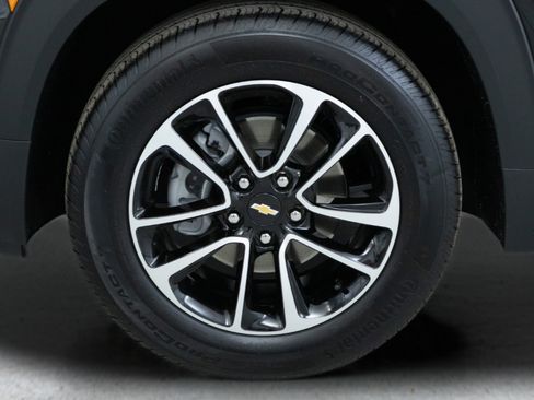Certified 2026 Chevrolet TrailBlazer LT w/ LT Cold Weather Package FWD image 9