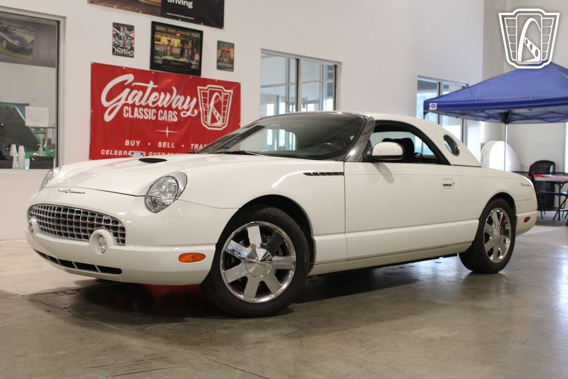 Used 2002 Ford Thunderbird RWD image 3