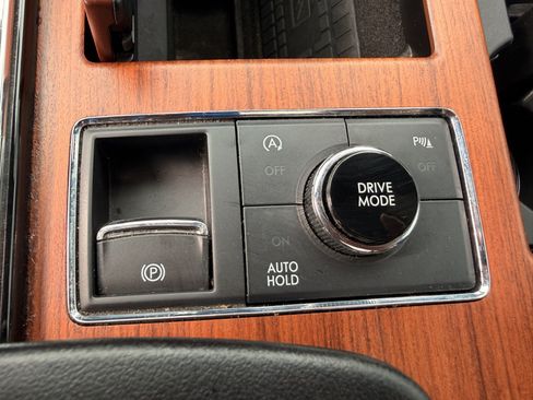 Used 2019 Lincoln Navigator Select RWD image 18