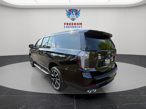 Used 2026 Chevrolet Suburban RST w/ Comfort Package image 3