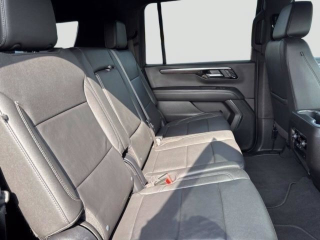 Used 2025 Chevrolet Suburban Z71 AWD/4WD image 34