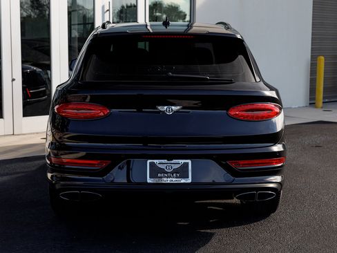 Used 2022 Bentley Bentayga image 19