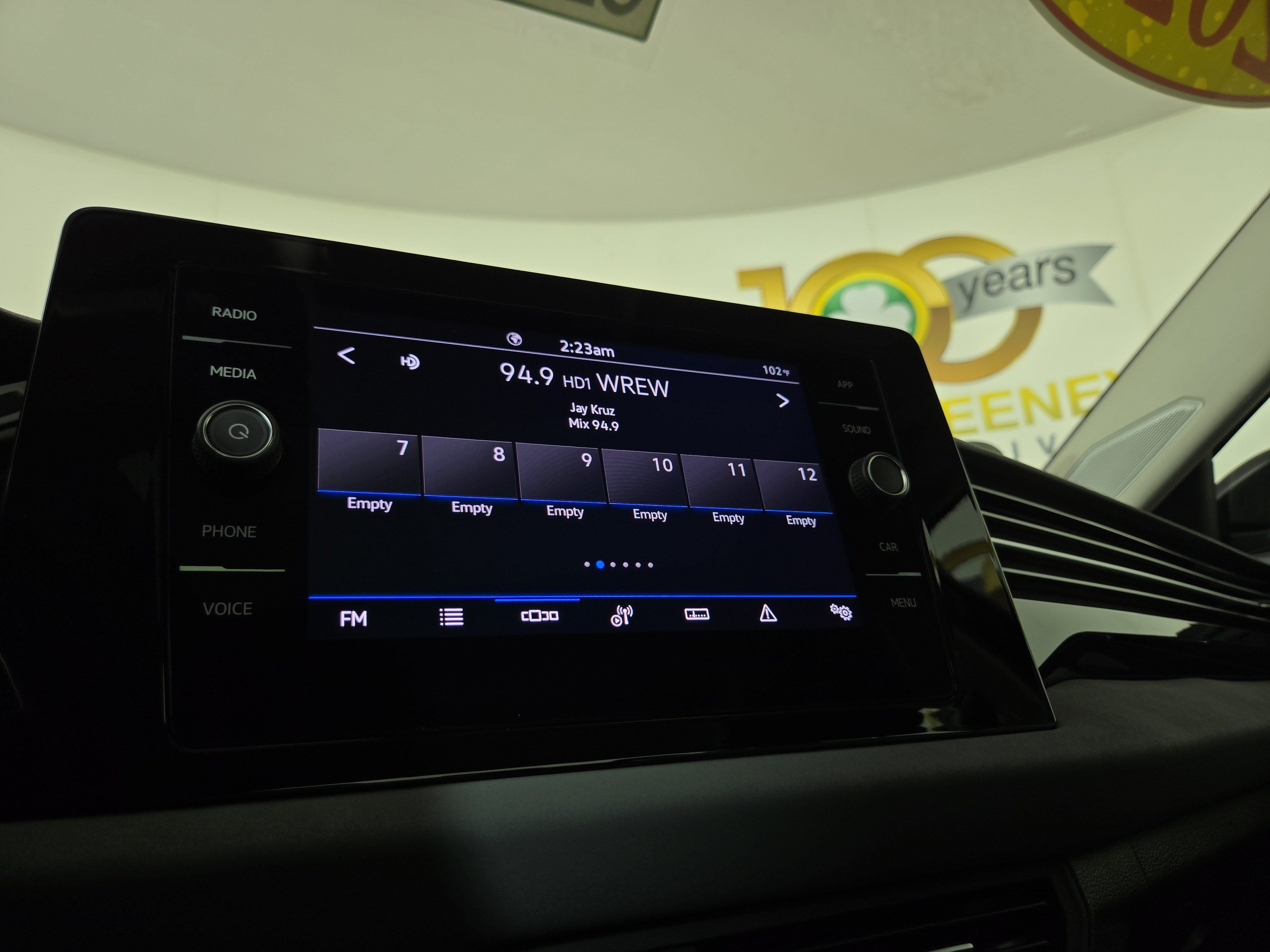 Used 2025 Volkswagen Jetta SE FWD image 19