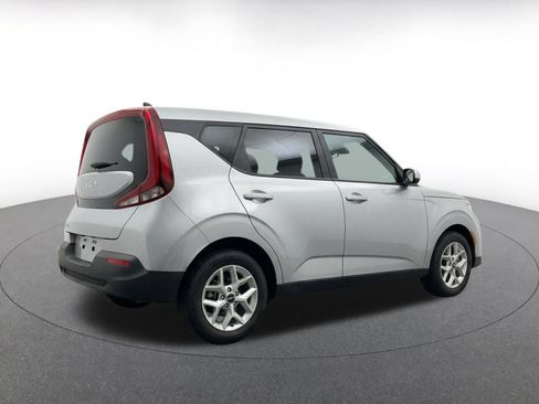 Used 2025 Kia Soul LX w/ LX Technology Package FWD image 17