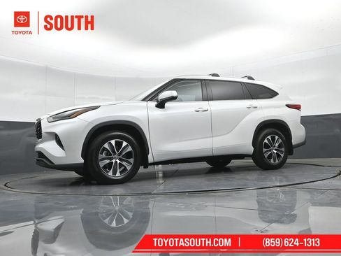 Used 2022 Toyota Highlander XLE image 47