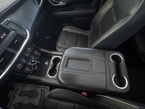 Used 2021 Chevrolet Suburban Premier w/ Premium Package image 12