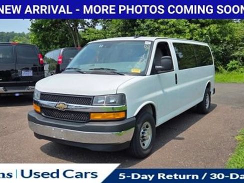 Used 2024 Chevrolet Express 3500 LT w/ LT Preferred Equipment Group RWD image 3