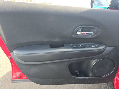 Used 2017 Honda HR-V LX image 9