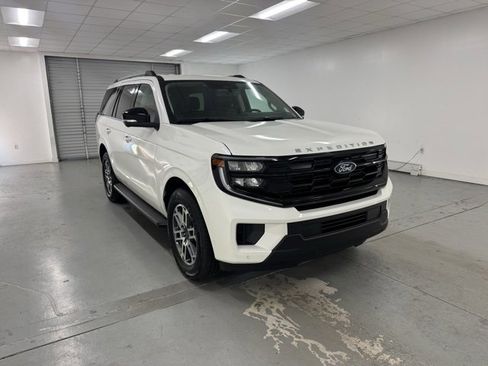New 2025 Ford Expedition Active image 3