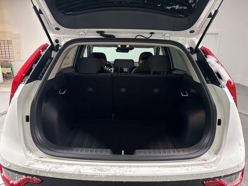 New 2025 Kia Niro LX image 8