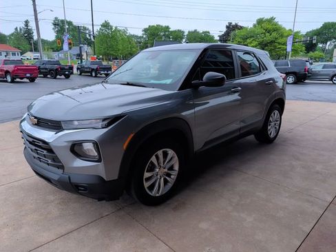 Used 2023 Chevrolet TrailBlazer LS FWD image 2