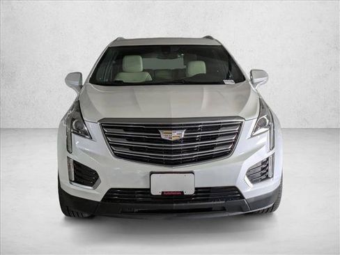 Used 2017 Cadillac XT5 FWD image 2