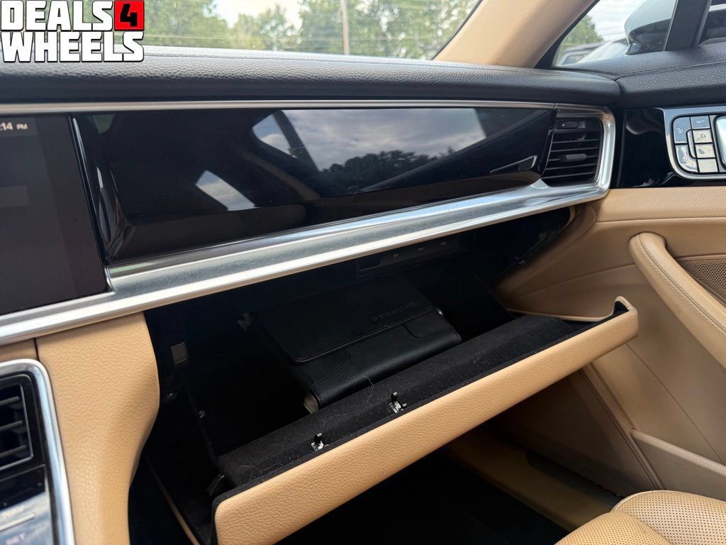 Used 2018 Porsche Panamera RWD image 27