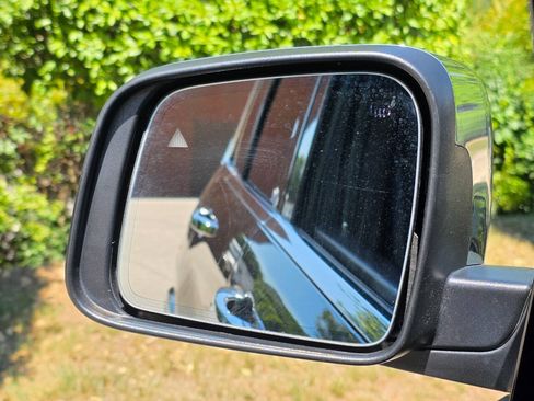 Used 2019 Jeep Grand Cherokee Overland RWD image 9