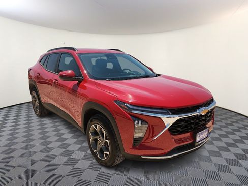 Used 2026 Chevrolet Trax LT FWD image 6