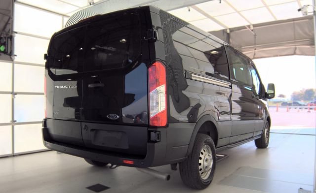 Used 2023 Ford Transit 250 Low Roof AWD image 4
