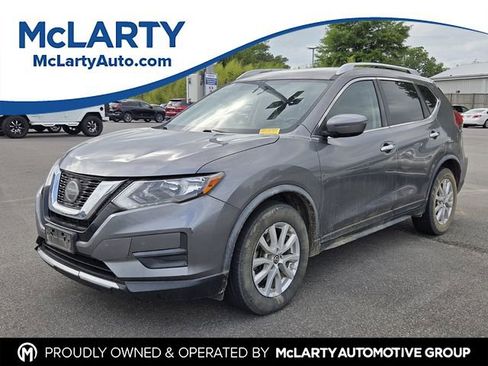 Used 2018 Nissan Rogue SV image 1