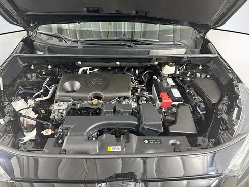 Certified 2025 Toyota RAV4 LE image 28