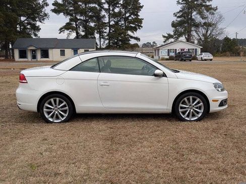 Used 2013 Volkswagen Eos Komfort image 2