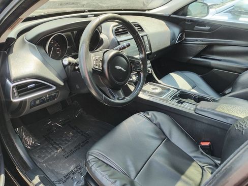 Used 2017 Jaguar XE Premium image 19