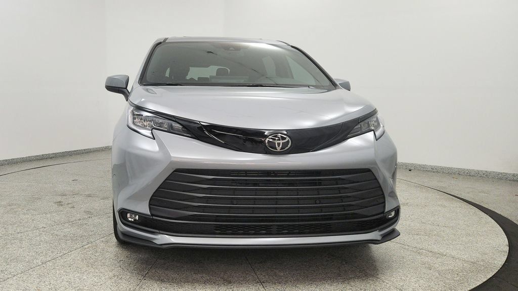 Used 2026 Toyota Sienna XLE Woodland Edition AWD/4WD image 8
