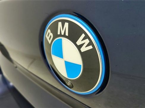 Used 2023 BMW i7 xDrive60 image 16