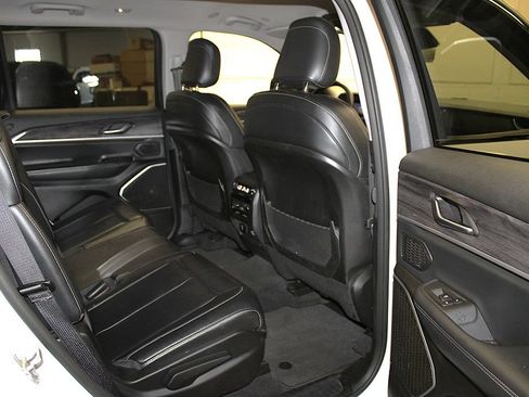 Certified 2022 Jeep Grand Cherokee L Limited AWD/4WD image 38