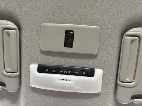 Used 2024 Nissan Kicks SR w/ SR Premium Package image 37