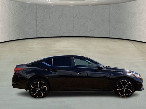 Used 2022 Nissan Altima 2.5 SR image 5