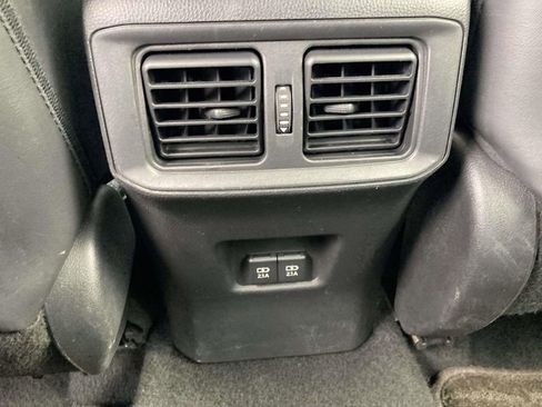 Used 2021 Toyota RAV4 XLE Premium image 18