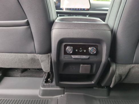 New 2026 Chevrolet Traverse LT w/ Sun and Wheel Package FWD image 29