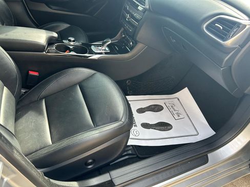 Used 2018 INFINITI QX30 image 12