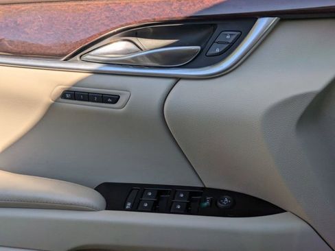 Used 2017 Cadillac XTS Luxury image 2