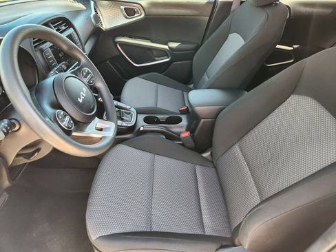 Certified 2025 Kia Soul LX w/ LX Technology Package FWD image 18